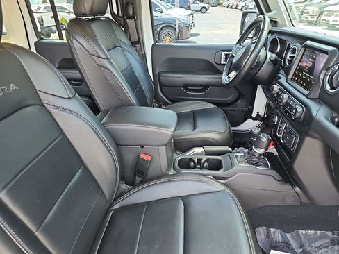 Used 2022 Jeep Wrangler Unlimited Sahara w/ Cold Weather Group AWD/4WD image 10