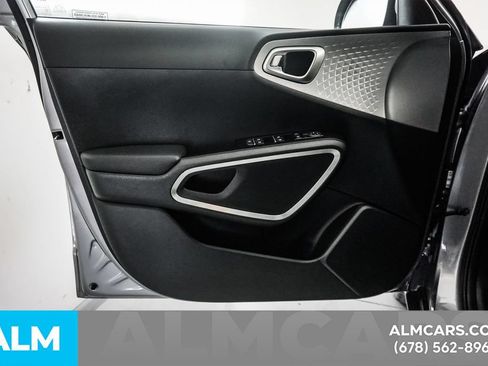 Used 2025 Kia Soul LX w/ LX Technology Package FWD image 36
