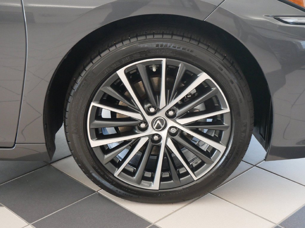 Certified 2025 Lexus ES 300h w/ Premium Package FWD image 8