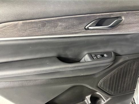 Used 2024 Jeep Grand Cherokee L Limited RWD image 43