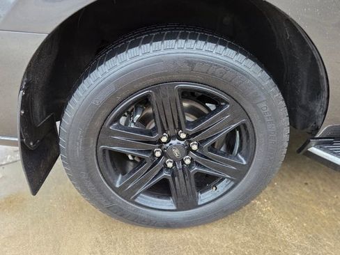 Used 2021 Ford Expedition XLT image 13