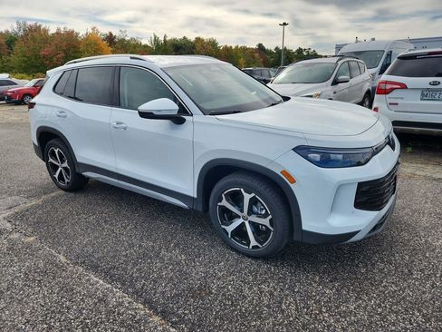 New 2025 Volkswagen Tiguan SE image 1