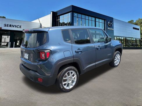 Used 2023 Jeep Renegade Latitude AWD/4WD image 4