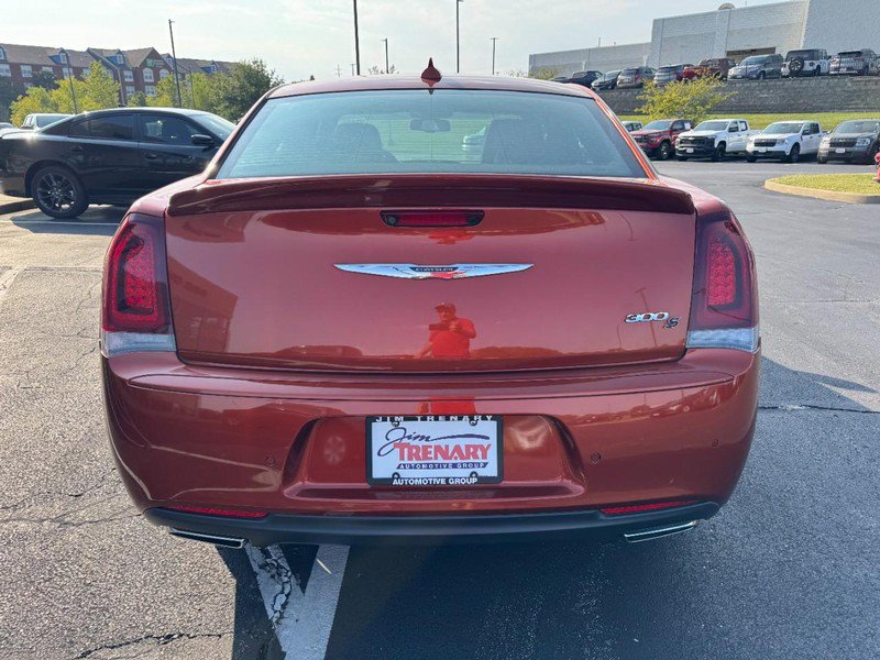 Used 2020 Chrysler 300 S w/ 300S Premium Group RWD image 4