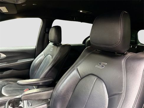 Used 2019 Chrysler Pacifica Touring-L Plus w/ S Appearance Package image 23