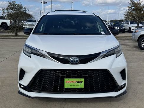 Used 2021 Toyota Sienna XSE image 7