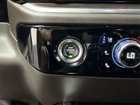 Certified 2022 GMC Sierra 1500 SLT w/ SLT Convenience Package image 17