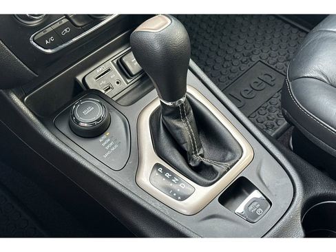 Used 2017 Jeep Cherokee Latitude w/ True North Edition image 23