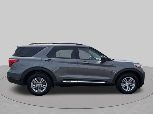 Used 2024 Ford Explorer XLT AWD/4WD image 39