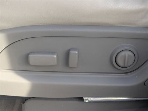 Used 2017 GMC Acadia Limited SLT image 17