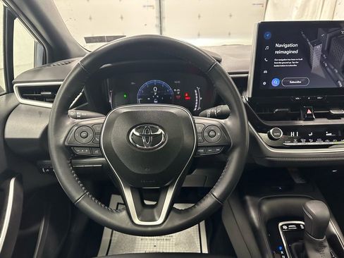 Used 2025 Toyota Corolla SE w/ SE Premium Package image 18