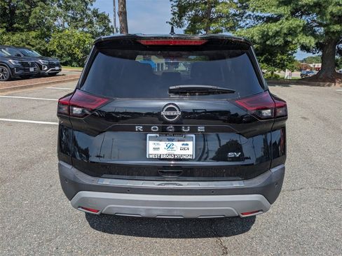 Used 2023 Nissan Rogue SV image 5