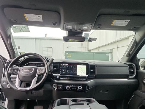 Used 2026 GMC Sierra 1500 SLT AWD/4WD image 19