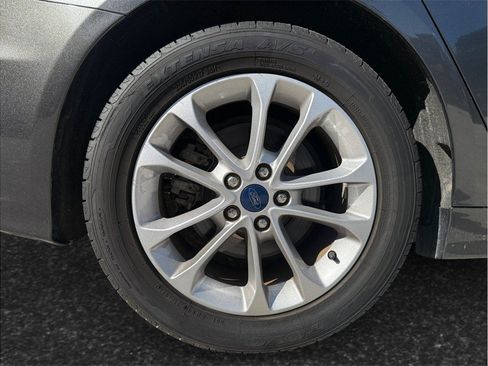 Used 2020 Ford Fusion SE FWD image 14