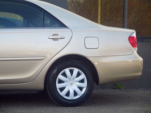 Used 2006 Toyota Camry LE image 15
