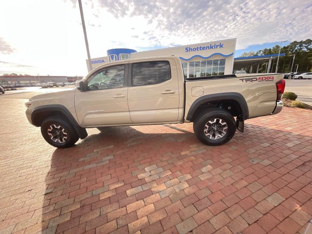 Used 2018 Toyota Tacoma TRD Off-Road AWD/4WD image 29