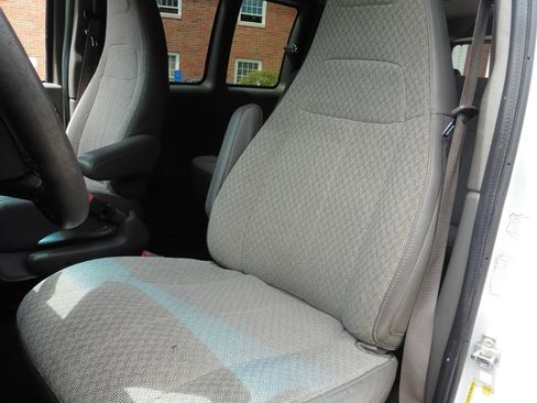 Used 2017 Chevrolet Express 3500 RWD image 10