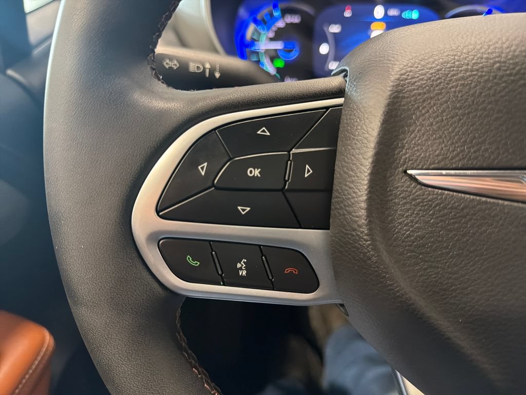 Used 2024 Chrysler Pacifica Pinnacle FWD image 14