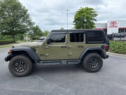 Used 2025 Jeep Wrangler Unlimited Sport AWD/4WD image 3
