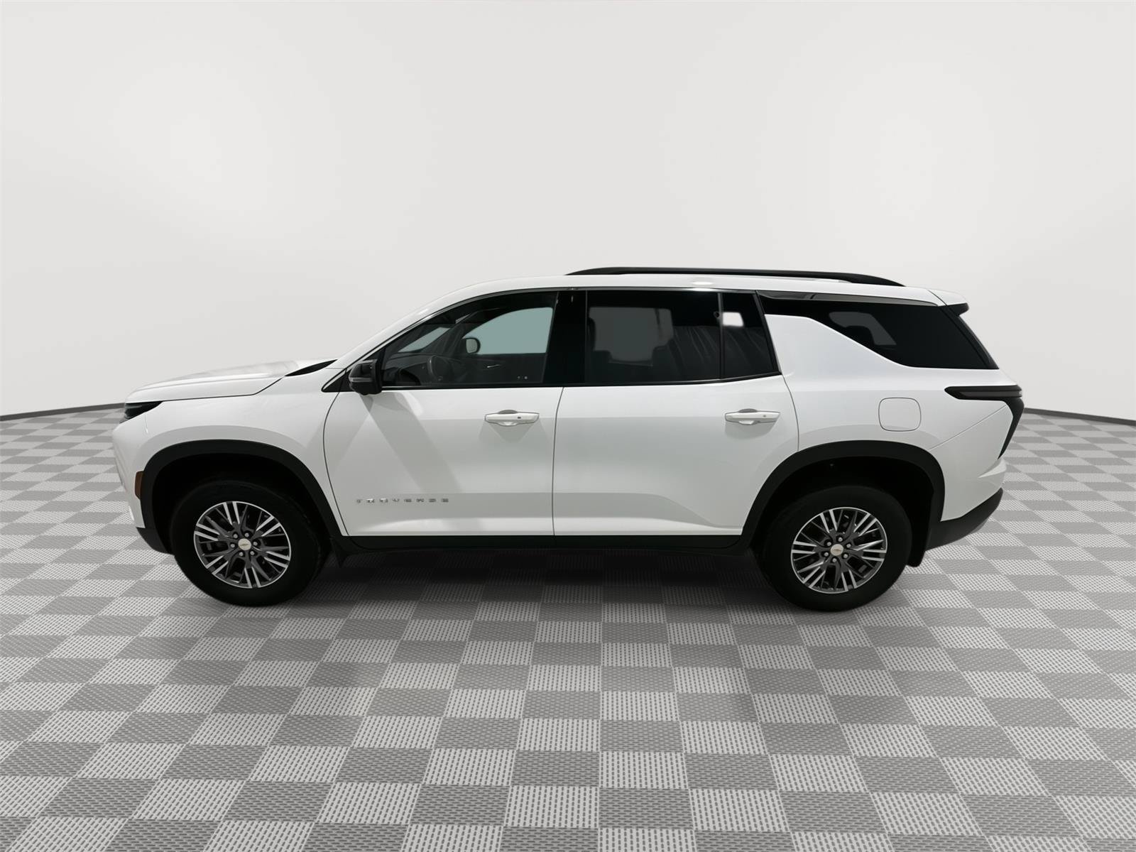 Used 2024 Chevrolet Traverse LT w/ LPO, Floor Liner Package AWD/4WD image 2