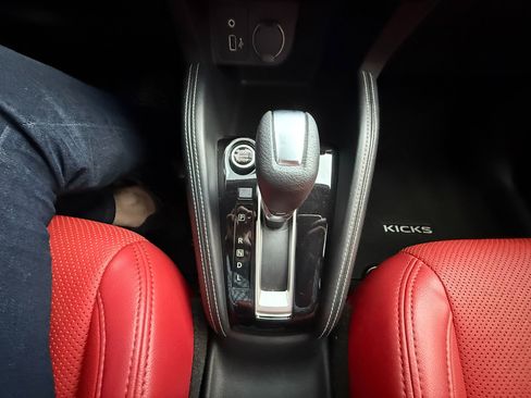 Used 2018 Nissan Kicks S image 25