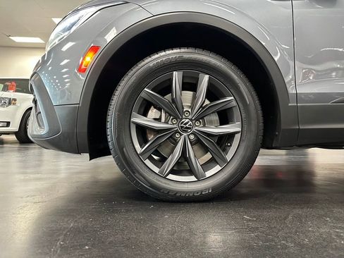 Used 2022 Volkswagen Tiguan SE image 12