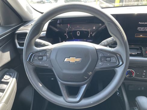 Used 2025 Chevrolet TrailBlazer LT FWD image 16