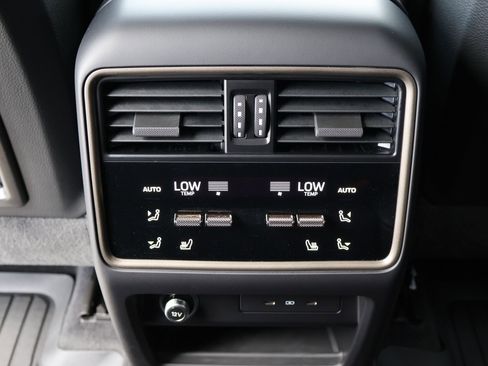 Certified 2025 Porsche Cayenne Turbo AWD/4WD image 24