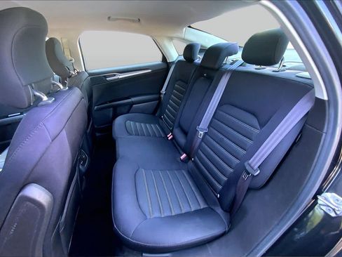 Used 2013 Ford Fusion SE FWD image 19