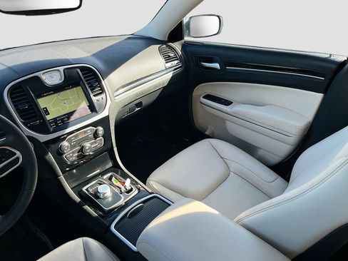 Used 2023 Chrysler 300 Touring L image 24