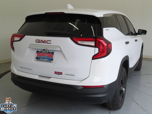 Used 2024 GMC Terrain SLE AWD/4WD image 3