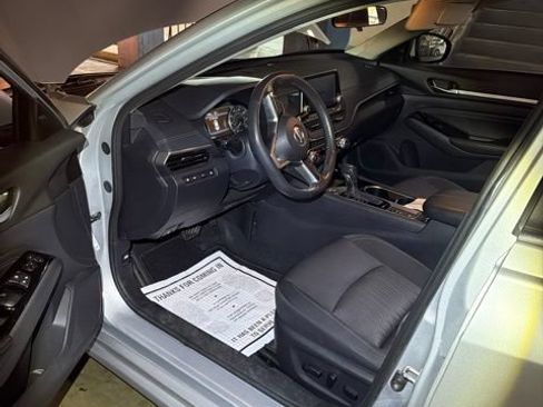 Used 2022 Nissan Altima 2.5 SV w/ SV Premium Package FWD image 6