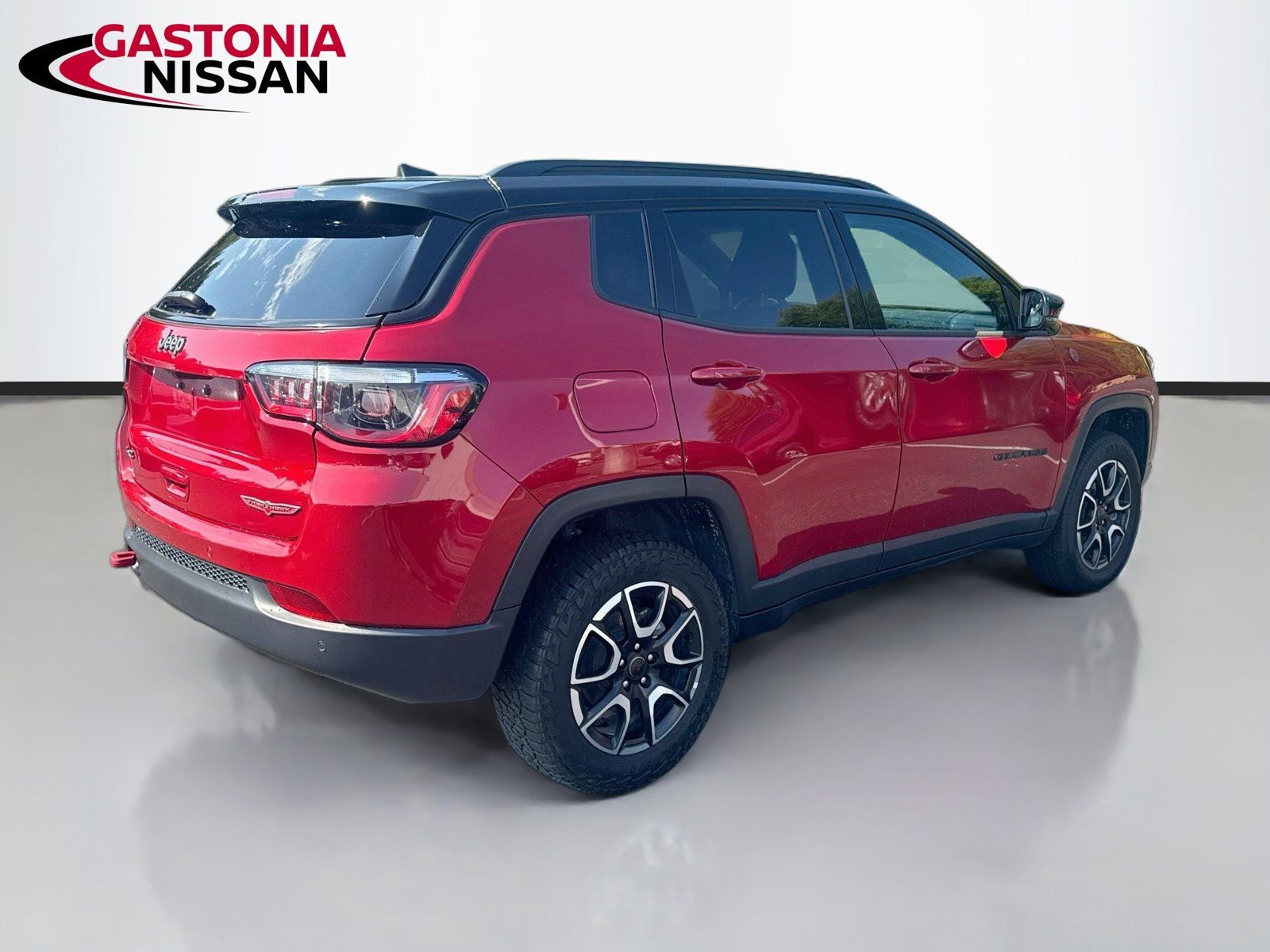 Used 2025 Jeep Compass Trailhawk AWD/4WD image 9