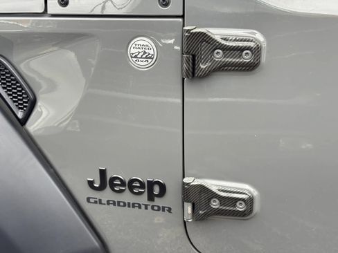 Used 2020 Jeep Gladiator Sport w/ Quick Order Package 24S AWD/4WD image 15