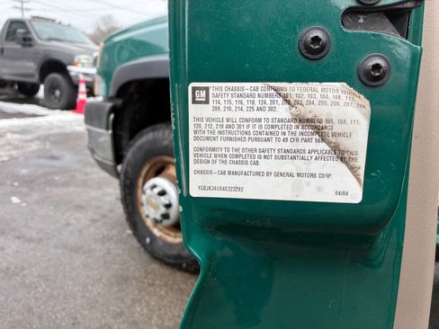 Used 2004 Chevrolet Silverado 3500 4x4 Regular Cab w/ Snow Plow Prep Package image 19