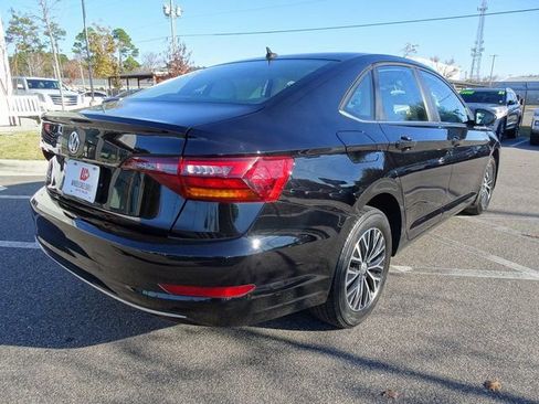 Used 2019 Volkswagen Jetta SE image 4