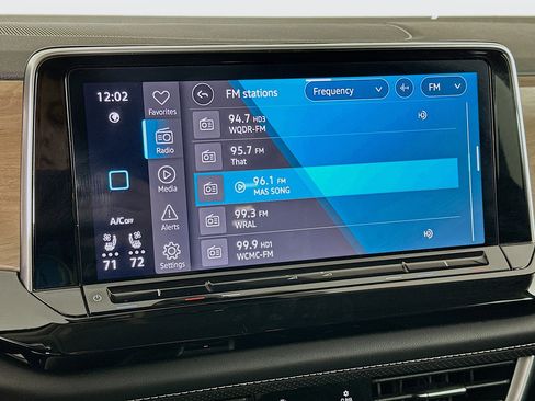 Used 2025 Volkswagen Atlas SE image 21