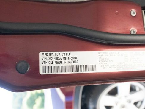 Used 2022 Jeep Compass Latitude FWD image 30