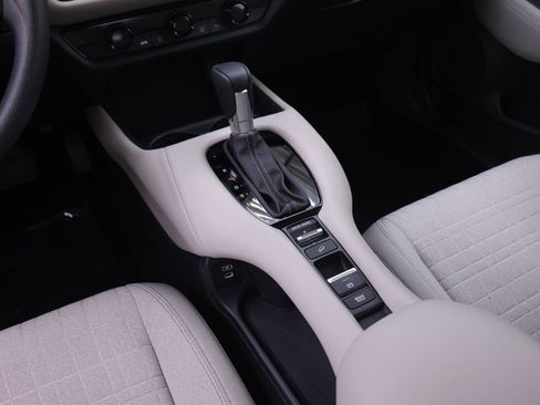 Certified 2025 Honda HR-V LX image 13