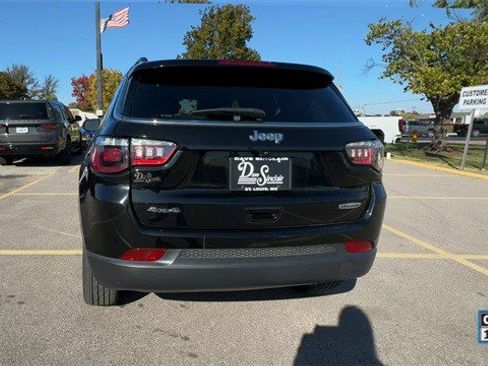 Used 2022 Jeep Compass Latitude image 9