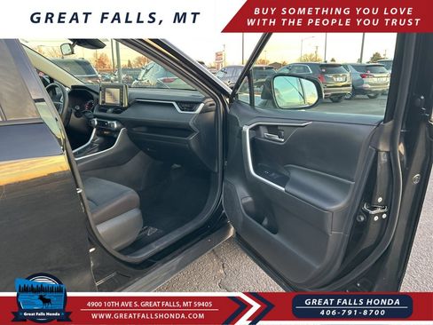Used 2021 Toyota RAV4 XLE image 29