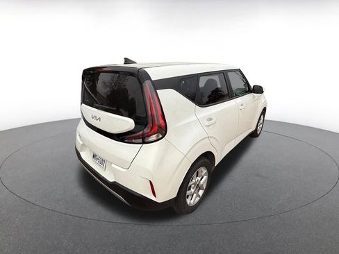 Used 2025 Kia Soul LX w/ LX Technology Package image 4