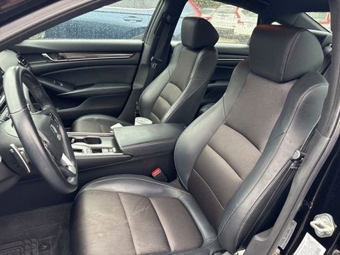 Used 2018 Honda Accord Sport image 9