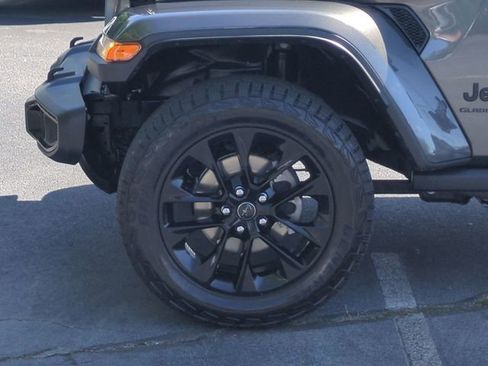 Certified 2025 Jeep Gladiator Sport AWD/4WD image 10