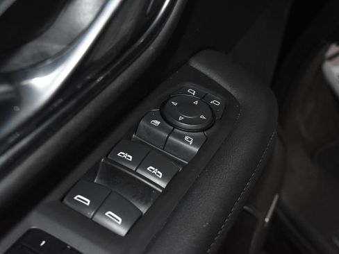 Used 2021 Chevrolet Tahoe Z71 w/ Luxury Package AWD/4WD image 5