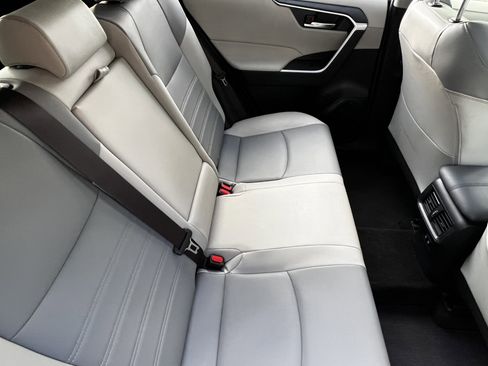 Used 2019 Toyota RAV4 XLE Premium image 41