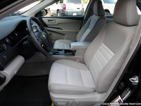 Used 2017 Toyota Camry LE FWD image 12