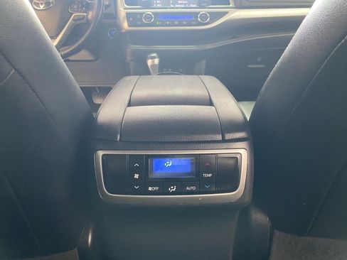 Used 2018 Toyota Highlander XLE w/ Protection Package #3 AWD/4WD image 14