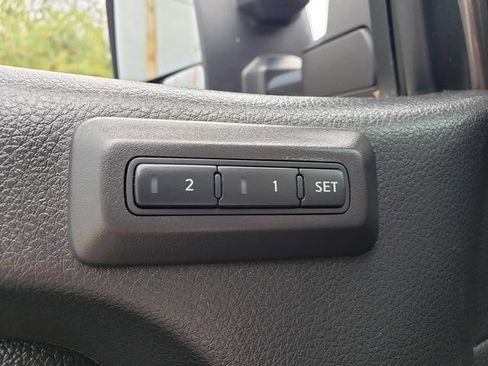 Used 2016 Nissan Titan SL image 21