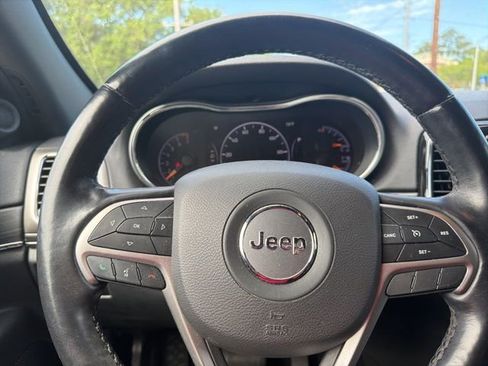 Used 2022 Jeep Grand Cherokee Limited image 10